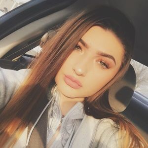 Meet your Posher, Ella